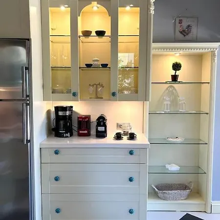 Villa 23 *